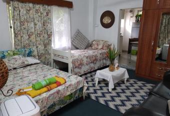 Central Nadi Lodge 2 has Balcony rooms