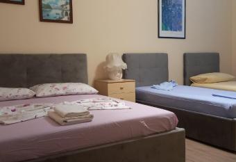 Stanze private in villa has Balcony rooms