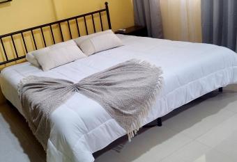 JKN Apartamentos allows 18 year olds to book a room