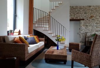 Superbe maison de campagne    deux pas de Nantes has Balcony rooms