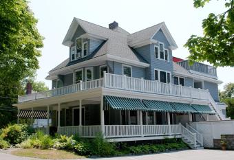 Lindenwood Inn has Balcony rooms