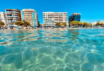 Eden Beach Apartments has Balcony rooms