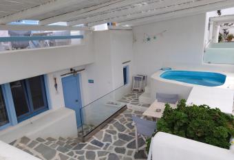 Annio studios has rooms with a private hot tub