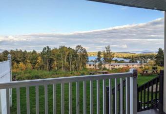 Cute Lower Level Cedar Lodge Room with Balcony & Lake Views! has Balcony rooms