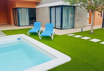 VILLA BONITA has Balcony rooms