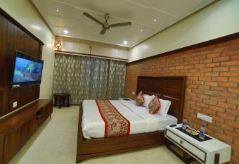 Hotel Mid Town allows 18 year olds to book a room