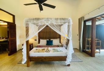 Sea Star Boutique Hotel has rooms with a private hot tub