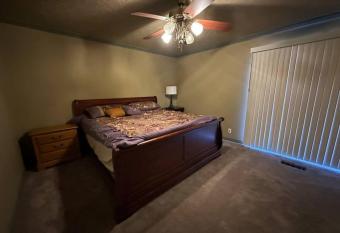 4 Bedroom Peaceful, and Spacious House allows 18 year olds to book a room