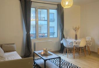 Appartement lumineux    2 pas d   Enghien allows 18 year olds to book a room