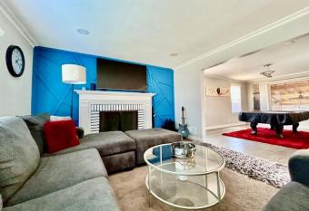 Tranquil Urban Retreat has Balcony rooms