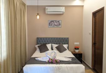 OCEAN BLUE has Balcony rooms