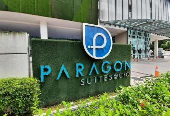 Paragon Suites CIQ 1BR Bathtub Balcony has rooms with a private hot tub