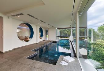 Loft con piscina e utilizzo esclusivo SPA privata a Carobais 7 has rooms with a private hot tub