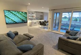 2bedroom apartment/steam room allows 18 year olds to book a room