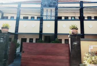 Intan moyo guesthouse near IALF & Benoa has Balcony rooms