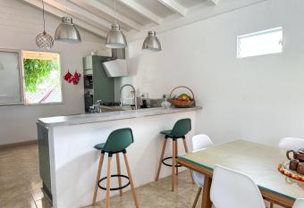 Maison    3 min    pied de la plage has Balcony rooms