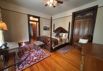 MacFie House has Balcony rooms