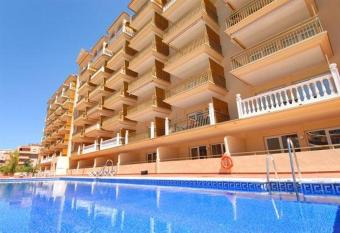 Apartamentos Tur  sticos Yamasol allows 18 year olds to book a room