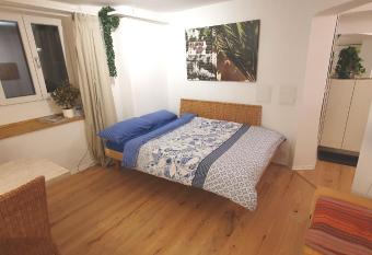 Stilvoll Gertrud Schl  ssli 1 Zi Studio allows 18 year olds to book a room