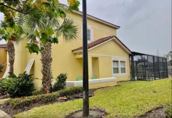 Tropical Oasis Villa allows 18 year olds to book a room