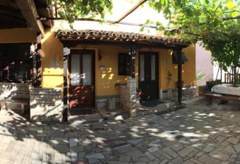 Apartment Ru  njak has Balcony rooms