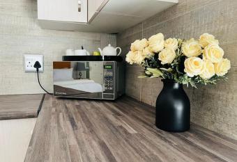 Private room in Rustenburg with a King sized Bed allows 18 year olds to book a room