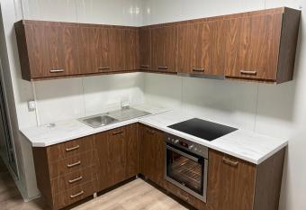 Mahane has rooms with a private hot tub