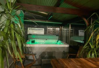 Appt priv  , Jaccuzi pro, 2 pers, 100m2, jardin, proche, Parc des Expositions, A  roport CDG, Villepinte has Balcony rooms