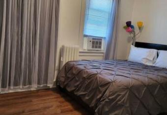 PINE Grove Private Bedroom Free Parking Travel Nurses NYC allows 18 year olds to book a room