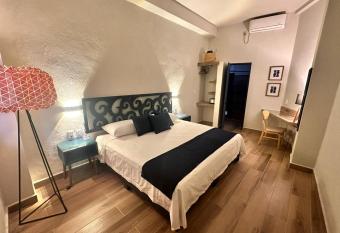 Centrico House has Balcony rooms