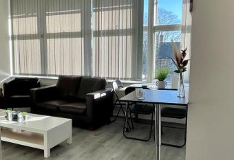 2 Bedroom Flat in Town Center Wellingborough allows 18 year olds to book a room