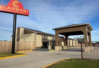 Clairmont Inn & Suites allows 18 year olds to book a room