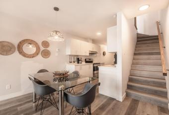 Cozy 2 bedroom apartment on 2 floors - 1107 has Balcony rooms