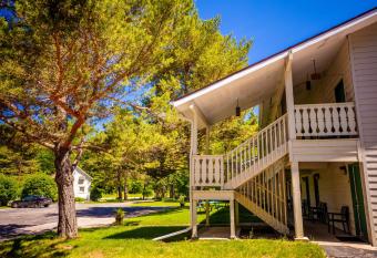 Parkwood Lodge allows 18 year olds to book a room