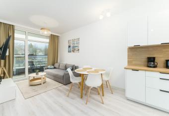 Apartament Przysta   Ku Morzu by HolidaySun has Balcony rooms