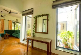 Calm Waters Beach House - ECR Paramankeni has Balcony rooms