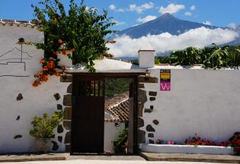 La Paredita Casa Abona allows 18 year olds to book a room