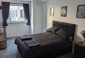 Harbour View, The Barbican has Balcony rooms