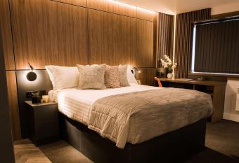 Superior 1 Bed Studio 3D near Royal Infirmary & DMU allows 18 year olds to book a room