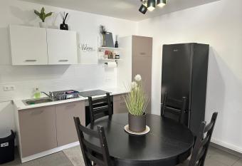 Ferienwohnung Sindorf allows 18 year olds to book a room