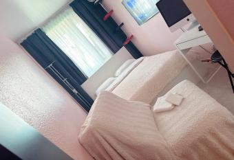 Chambre Confortable disponible    Gen  ve allows 18 year olds to book a room