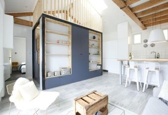 Maison VIOGNIER has Balcony rooms