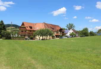 Landgasthof zum Sch  tzen allows 18 year olds to book a room
