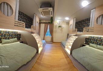 Lumina Stay @ Kampar 16 pax has Balcony rooms