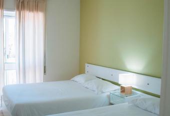 Arca Nova Guest House & Hostel allows 18 year olds to book a room