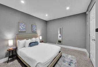 Coastal Charm Cozy 1BR Retreat near Pompano allows 18 year olds to book a room