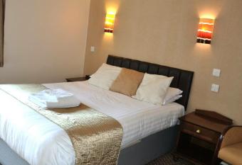 Dartmoor Lodge Hotel allows 18 year olds to book a room