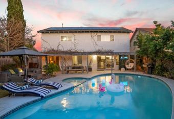 Traveler's Dream SD Pool Home Game Room has rooms with a private hot tub