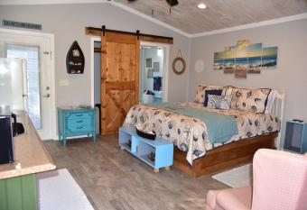 The Beach House at Si Como No Inn has Balcony rooms