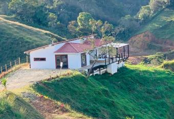 Finca con jacuzzi Santo Domingo has rooms with a private hot tub